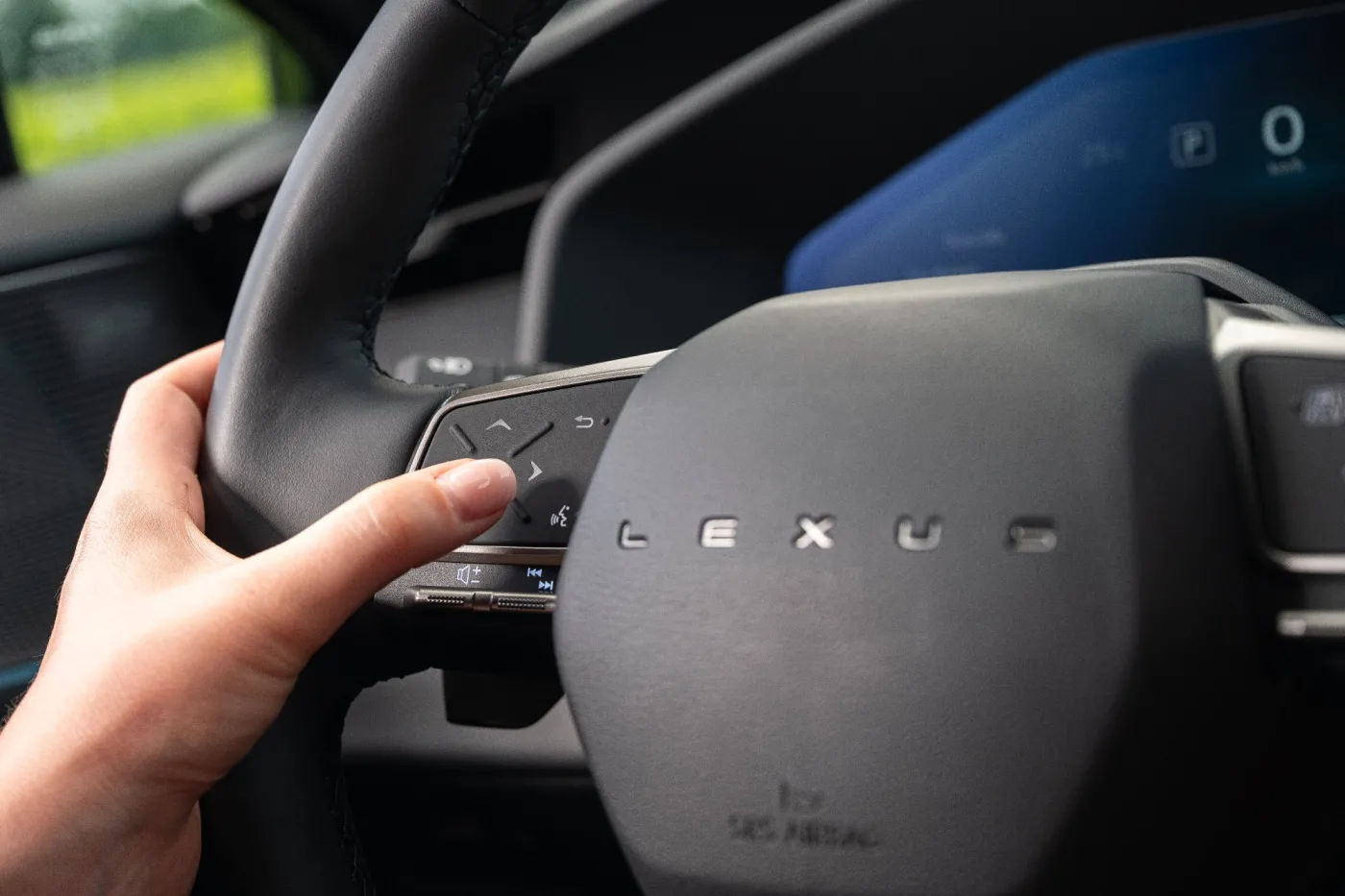 Nowy Lexus NX 450h+ w wersji F SPORT