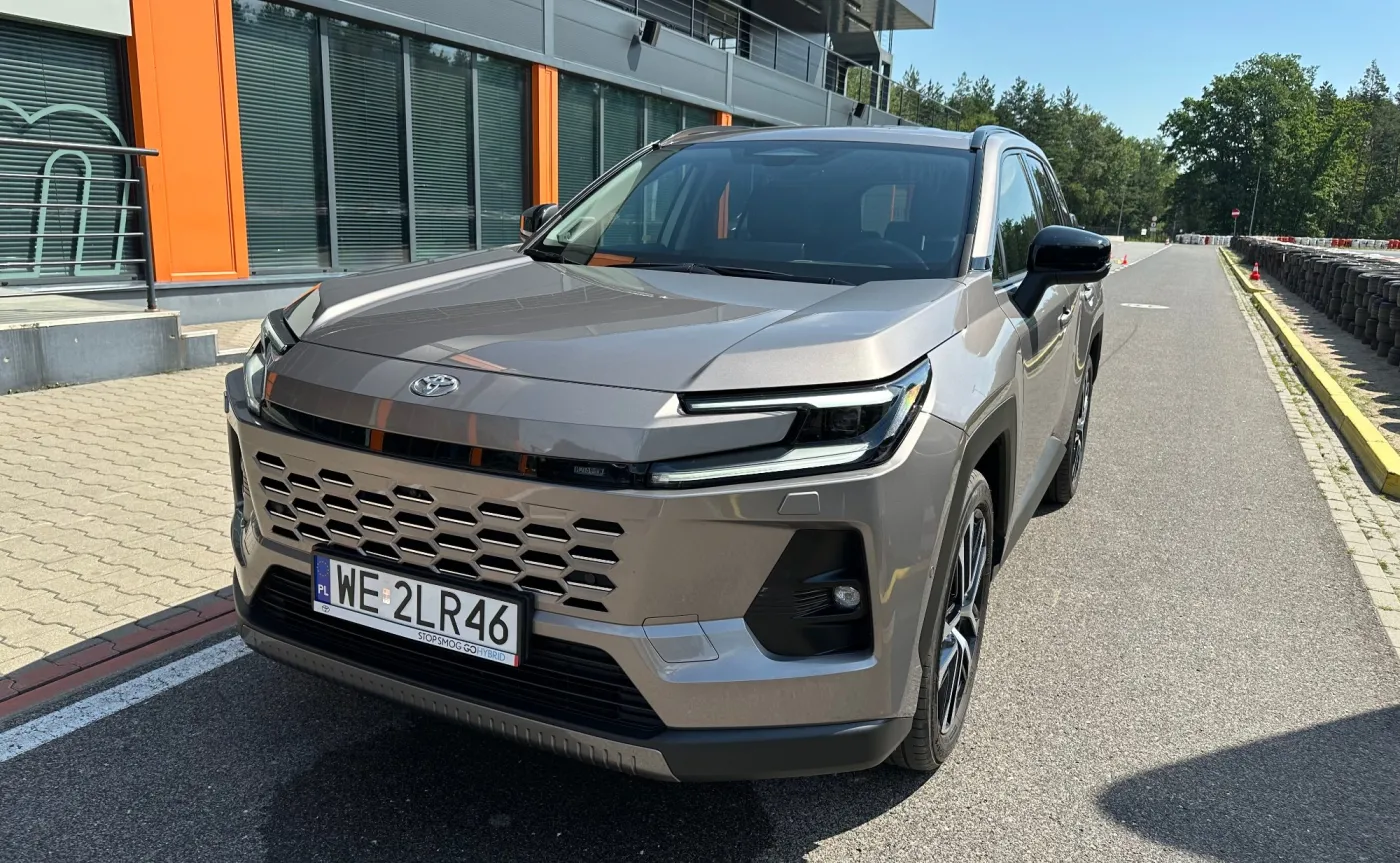 Nowa Toyota RAV4 na torze Modlin