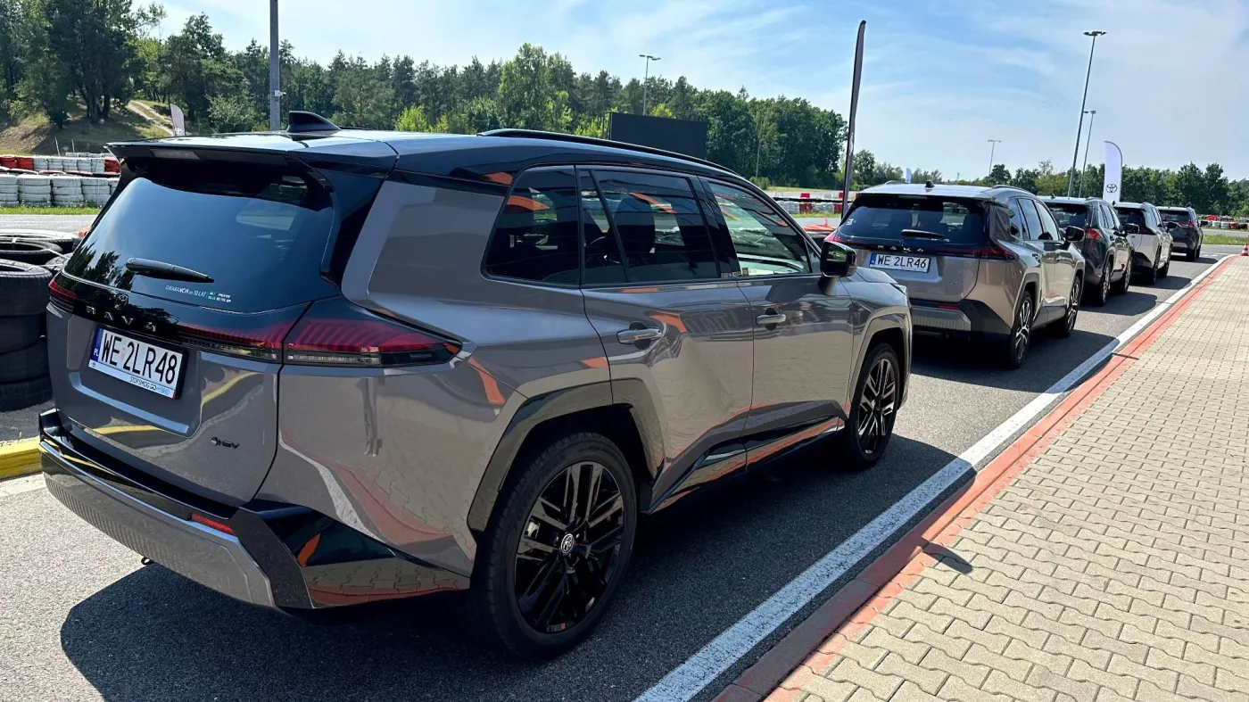 Nowa Toyota RAV4 na torze Modlin