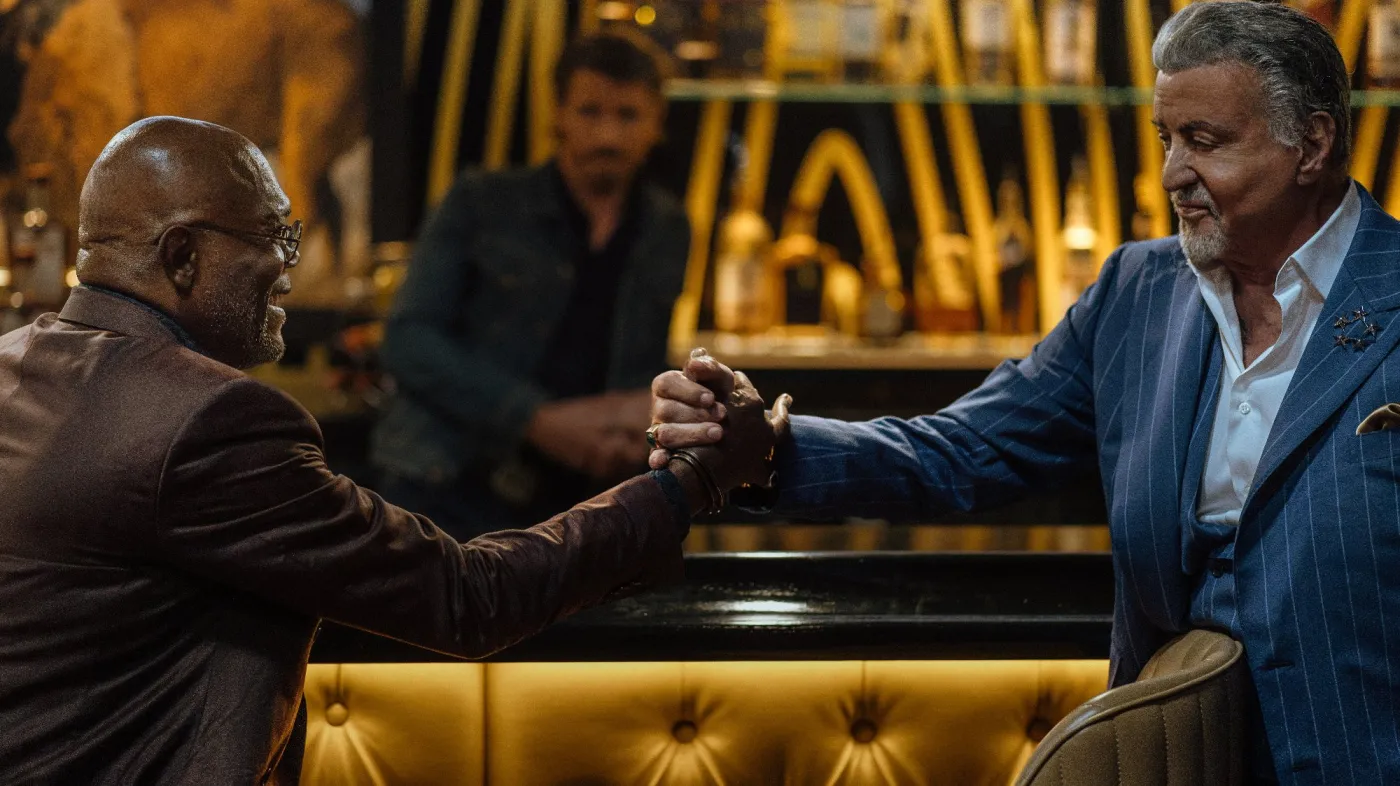 Samuel L. Jackson jako Russell Lee Washington Jr., Garrett Hedlund jako Mitch oraz Sylvester Stallone jako Dwight Manfredi w serialu "Frisco King"
