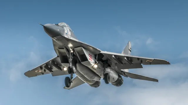 Awaria prądnicy, zgubiony spadochron... Nowe problemy myśliwców MiG-29