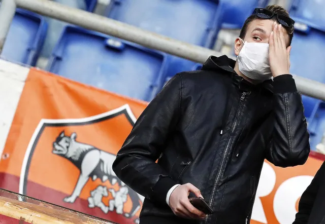 Z powodu koronawirusa we Włoszech chcą rozgrywać mecze przy pustych trybunach