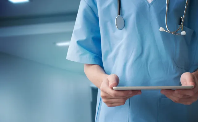 Personel medyczny opuścił dom pomocy w Warszawie. Pacjenci zakażeni koronawirusem