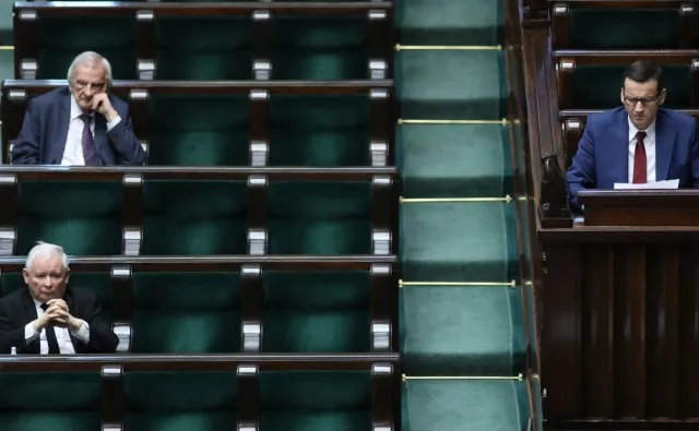 "Biała księga" zaniedbań w czasach zarazy. Lewica kontra PiS