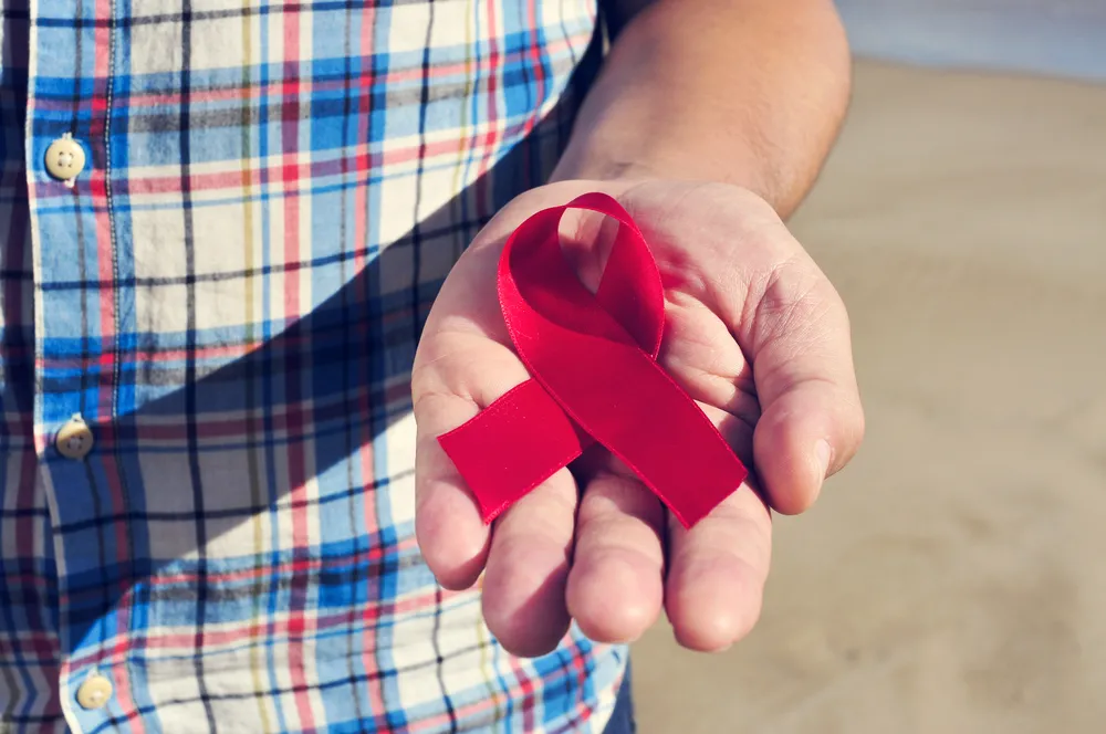 Czerwona wstążka - symbol solidarności z nosicielami HIV