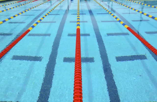 Filmował dzieci na pływalni. Zarzuty utrwalania pornografii dziecięcej