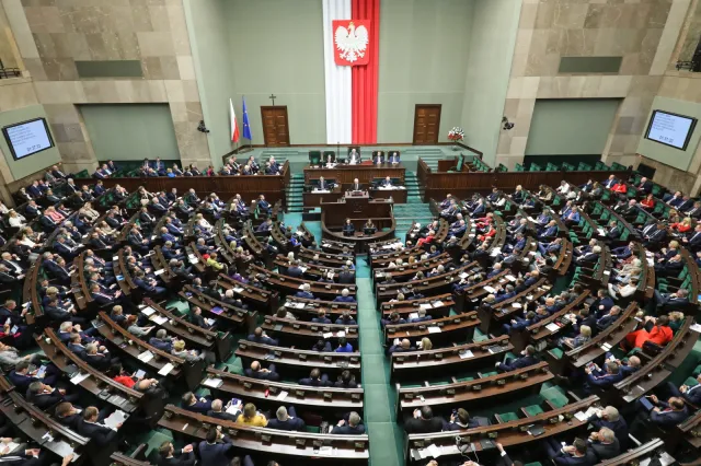 PiS wycofuje 30-krotność, zostaje projekt Lewicy. Czarzasty: Poprzyjcie naszą propozycję