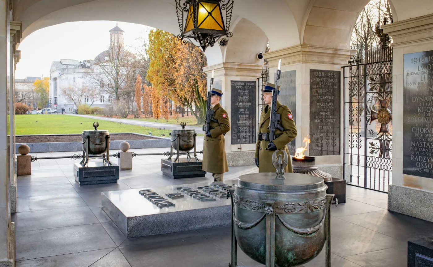 Grób Nieznanego Żołnierza, ostatni zachowany fragment Pałacu Saskiego