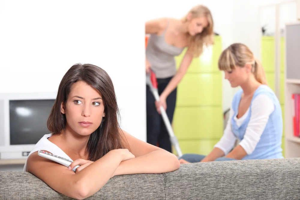 Z powodu braku tanich mieszkań na rynku ponad 40 proc. dorosłych Polaków wciąż mieszka z rodzicami