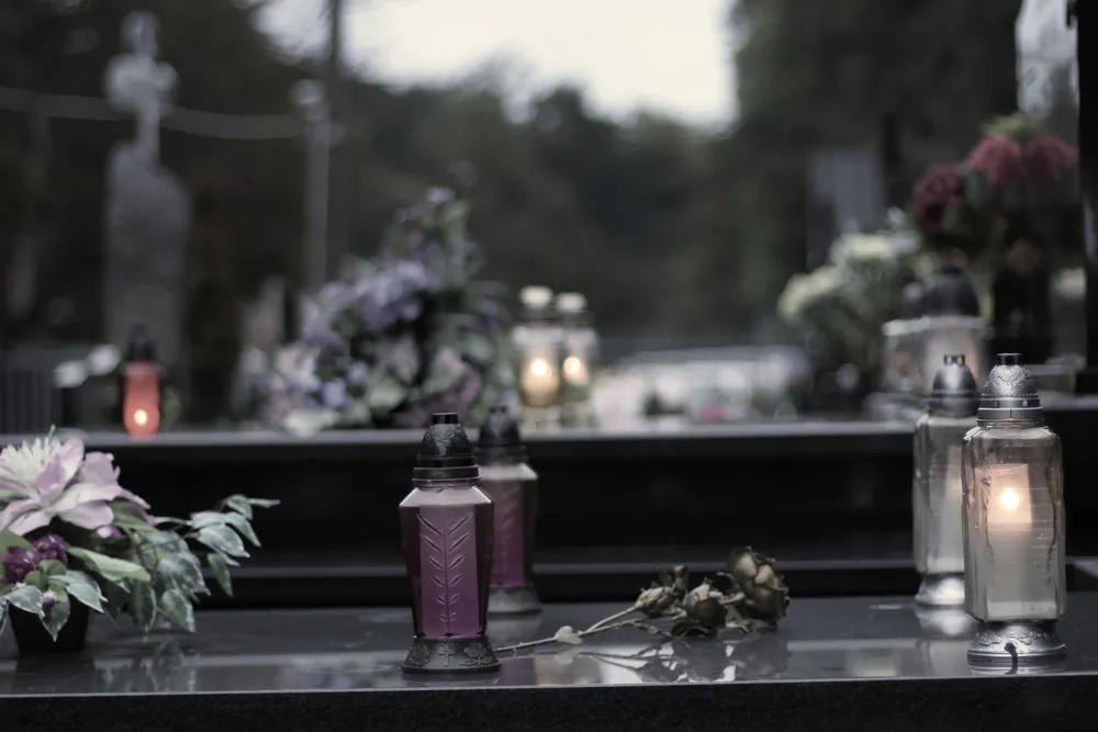 O polityce robionej na grobach i trumnach. Już w poniedziałek pierwsze ekshumacje