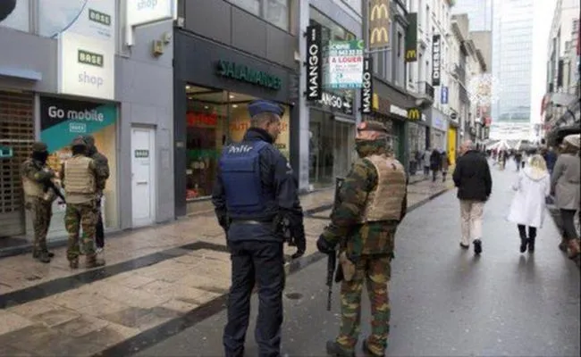 Ataki terrorystyczne we Francji i Austrii. UE chce walczyć z terroryzmem i postępującą radykalizacją