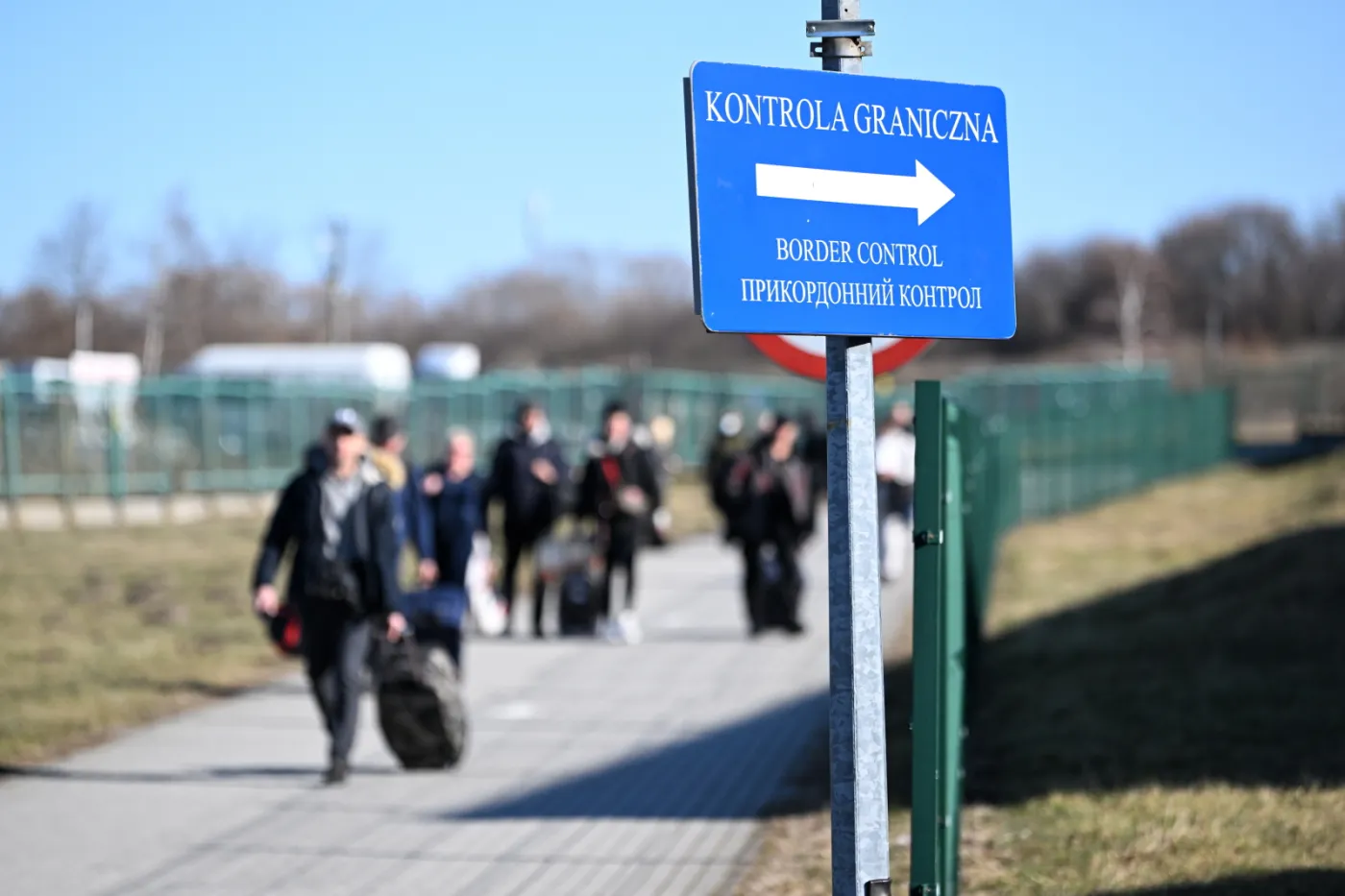 Tysiące osób z całej Polski przyjechało po Ukraińców na przejście graniczne w Medyce