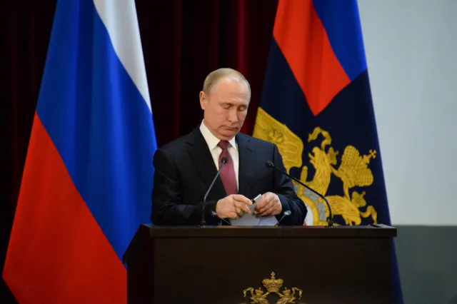 Politolog: Putin prowadzi negocjacje pokojowe, aby się dozbroić
