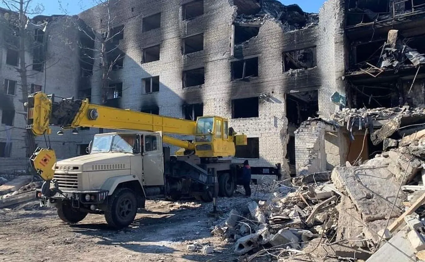 Mer Charkowa: W mieście zniszczone blisko 1000 budynków, głównie mieszkalnych