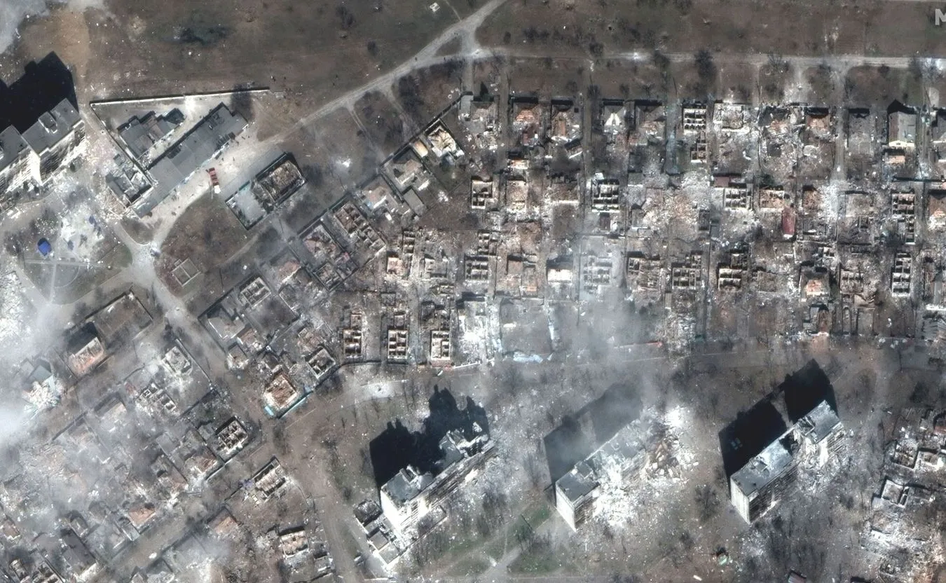 "Bóg opuścił Mariupol. Przestraszył się tego, co zobaczył". Kroniki z oblężonego miasta