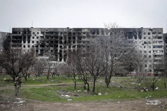 Oblężony Mariupol. Znalezienie wody i jedzenia w mieście jest prawie niemożliwe