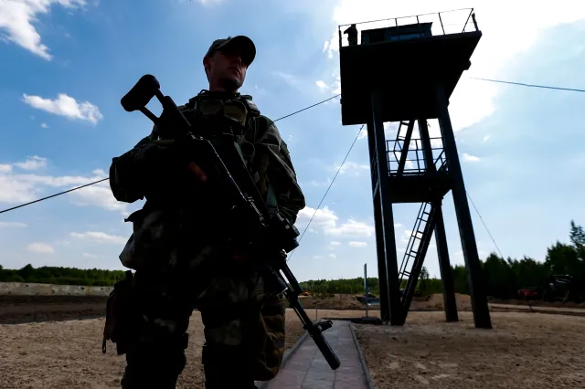Ukraina umacnia granicę z Białorusią. Stawia betonowe bloki na całej długości