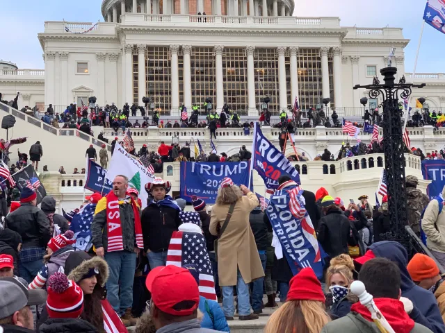 Atak na Kapitol: Biden oskarża Trumpa o bezczynność