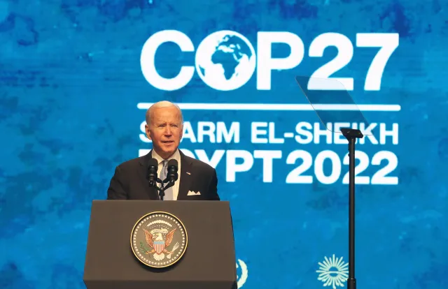 Biden: Wojna Rosji dodatkowo przynagla świat do uniezależnienia się od paliw kopalnych