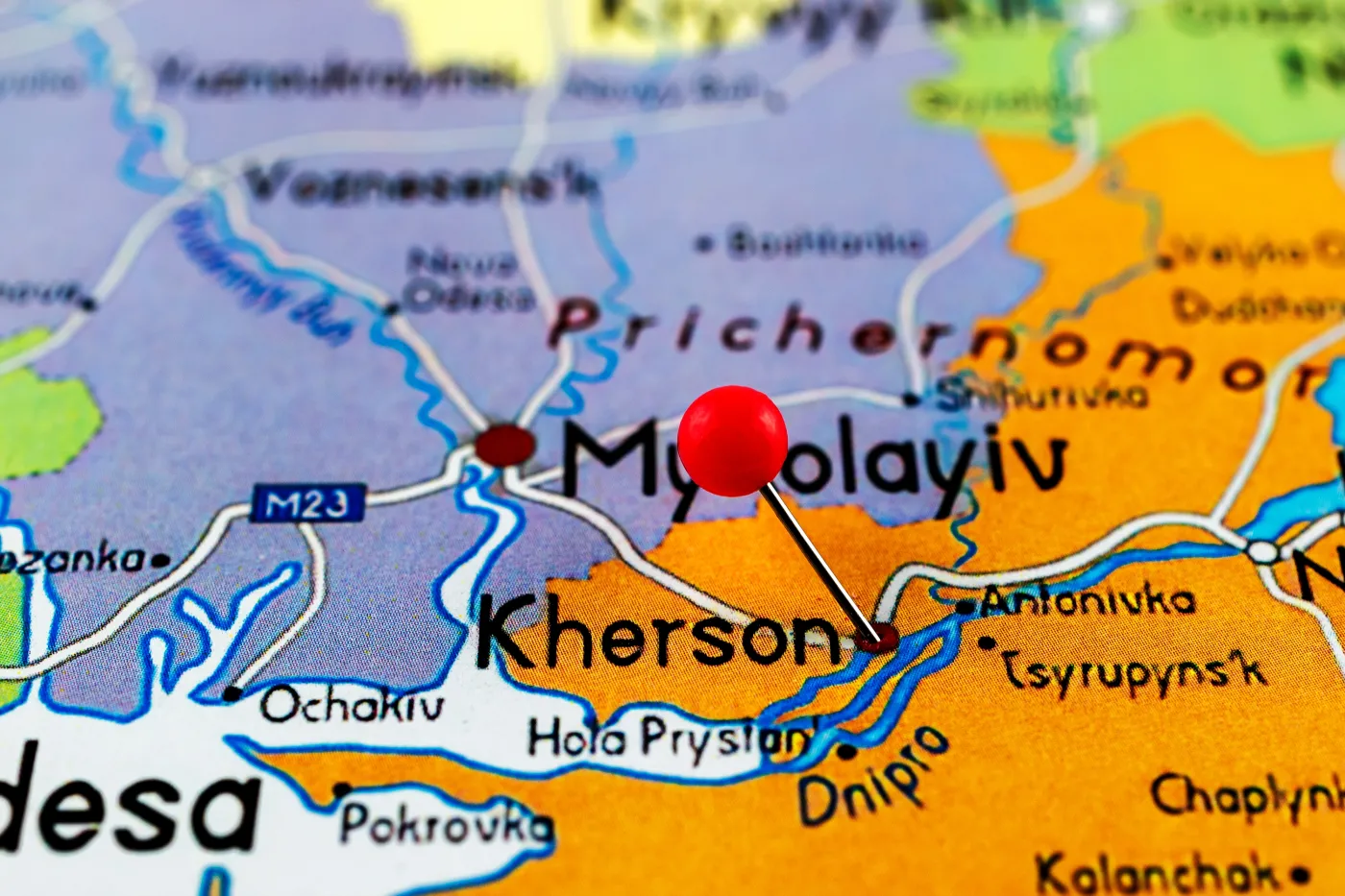 Widmo głodu w Chersoniu. Rosjanie wstrzymali dostawy żywności i zamknęli sklepy