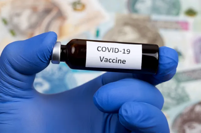 Szczepienia na COVID-19 co roku? Eksperci są podzieleni