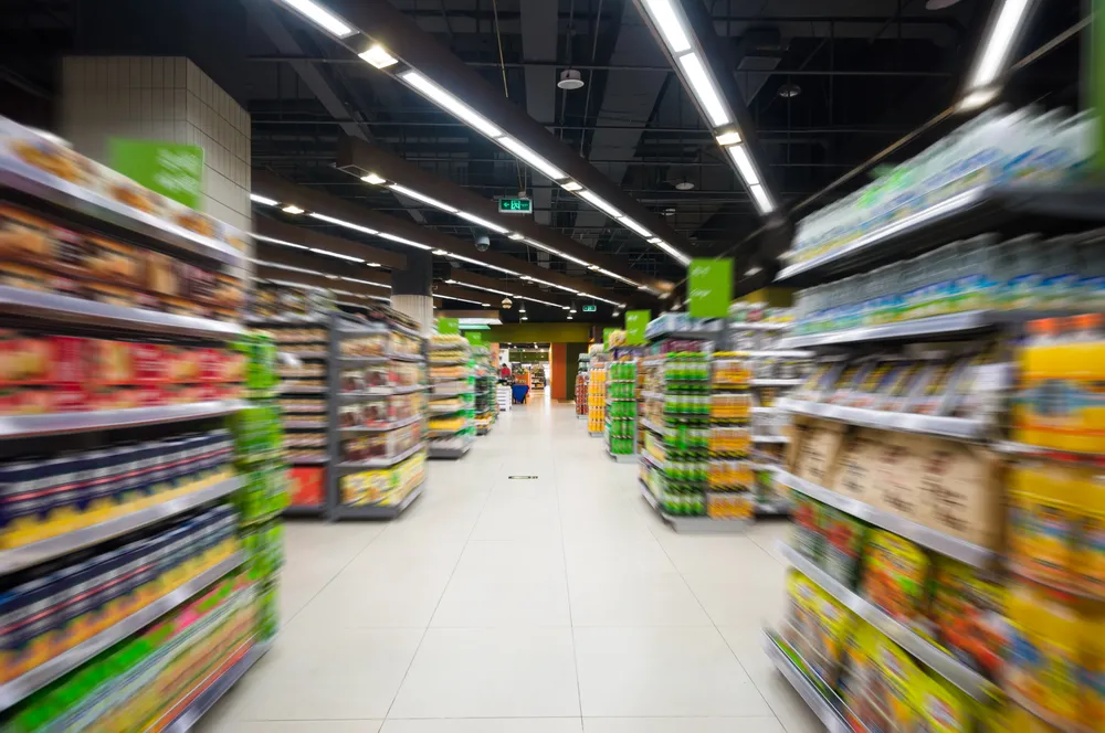 Sprzedaż hurtowa odzieży i nauka języków na liście działalności uprawnionych do pomocy z tarcz