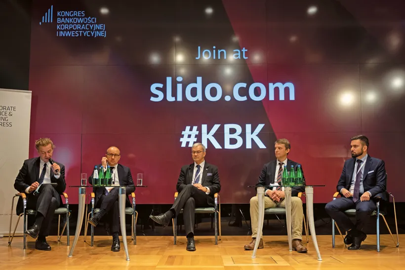 Banki grają w zielone