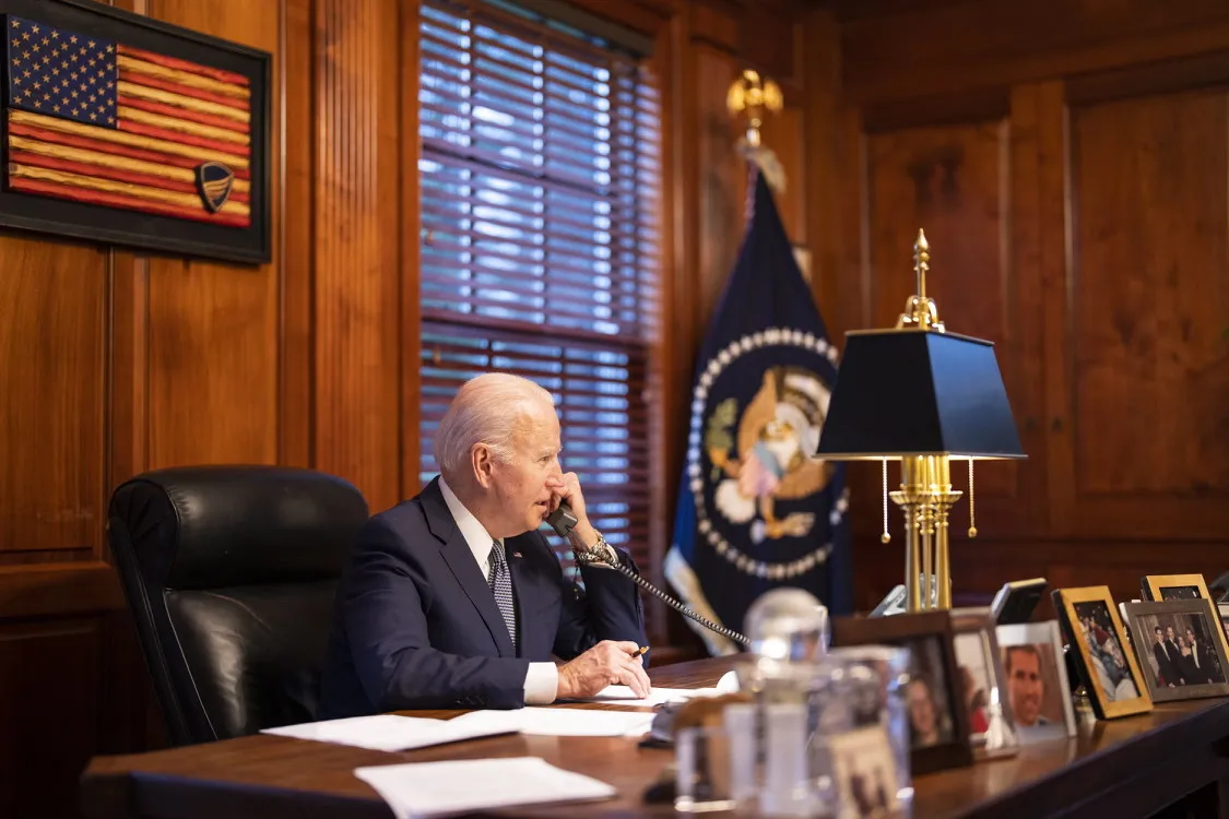 Niemieckie media: Biden grozi sankcjami, Putin ostrzega USA przed "kolosalnym błędem"