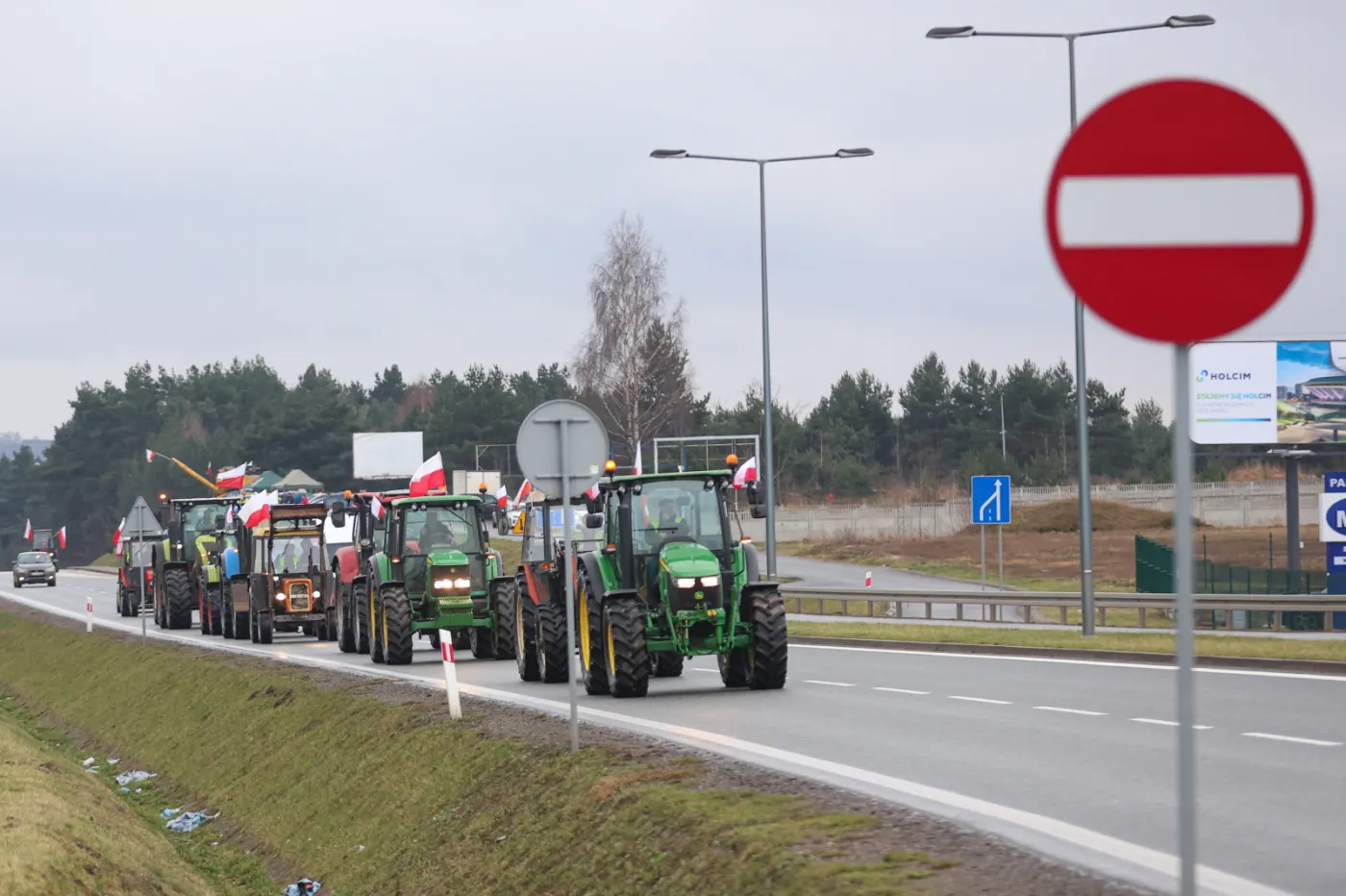 Rolnicy blokują drogi krajowe na Mazowszu. Do Płońska można wjechać tylko jedną ulicą