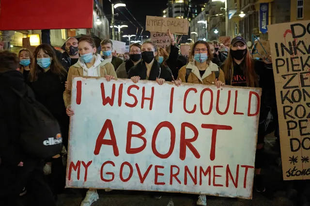 Kiedy Sejm będzie procedował projekty odnośnie aborcji? Hołownia wskazał datę