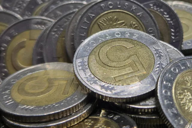 Rząd: 100 000 żołnierzy i 60 000 policjantów z dopłatami do czynszów swoich mieszkań. Zamiast podwyżki