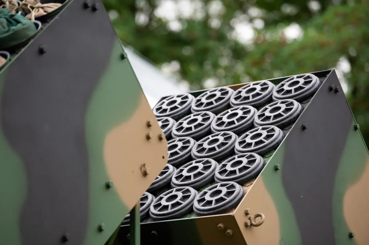 Baobab-K wyposażony jest w 6 bloków zawierających po 20 kaset z 5 minami MN-123 w każdej kasecie. HSW