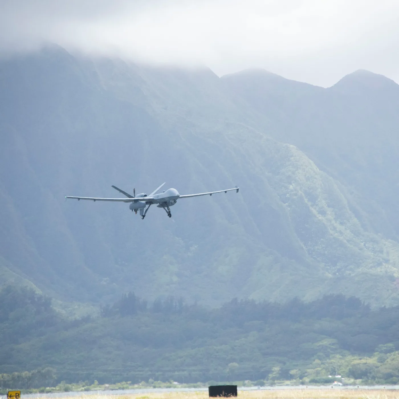 MQ-9 Reaper to amerykański bezzałogowy bojowy aparat latający klasy operacyjnej dalekiego zasięgu (MALE). Może przebywać w powietrzu całą dobę i przemieszać się na dystans 5900 km.