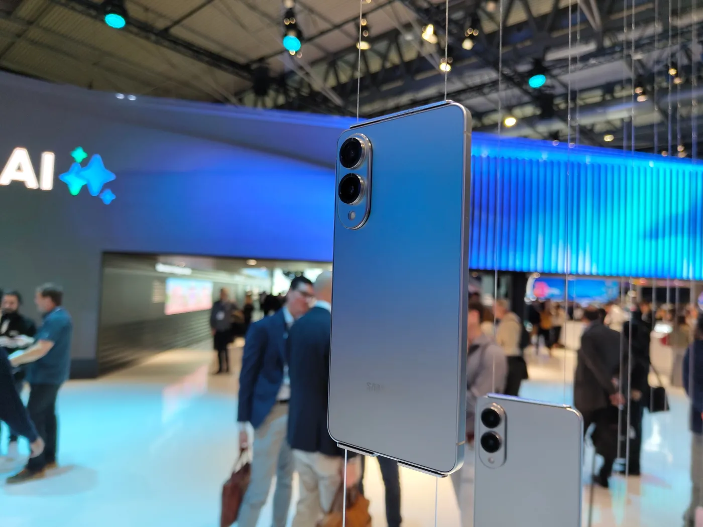 Wyprzedzić Apple. Samsung wprowadza na rynek najcieńszy smartfon