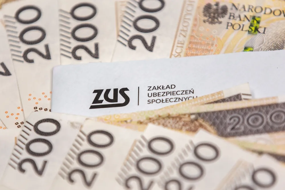 Czternasta emerytura. Czy trzeba składać wniosek? ZUS wyjaśnia