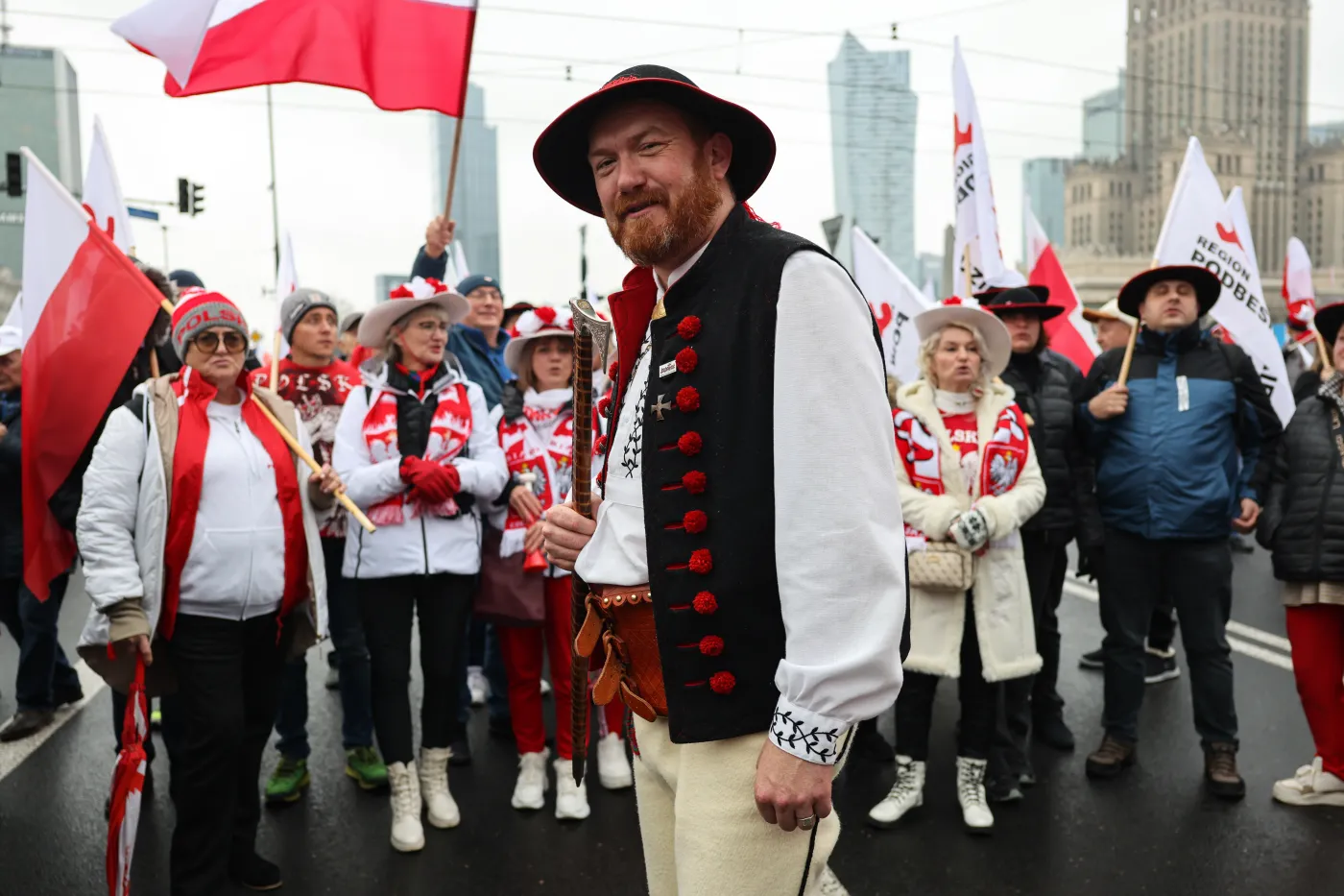 Ulicami Warszawy przeszedł Marsz Niepodległości. Ile osób wzięło w nim udział?