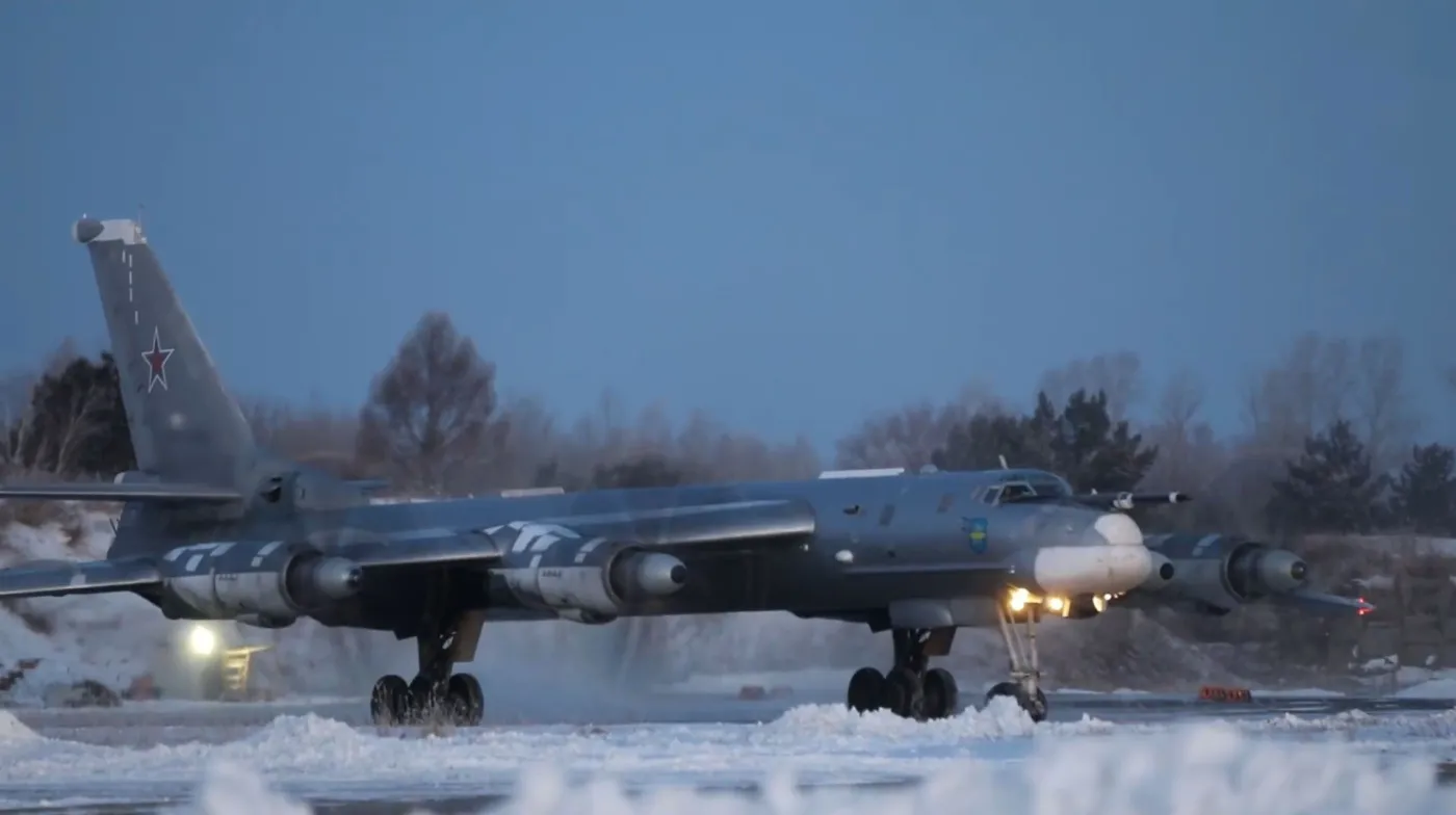 Mocarstwa eskalują kampanię strachu. Bombowce symulowały atak