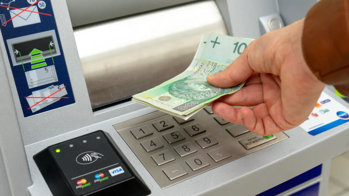 Nowy limit wypłat gotówki w bankomatach już obowiązuje. Sprawdź, gdzie wypłacisz bez ograniczeń
