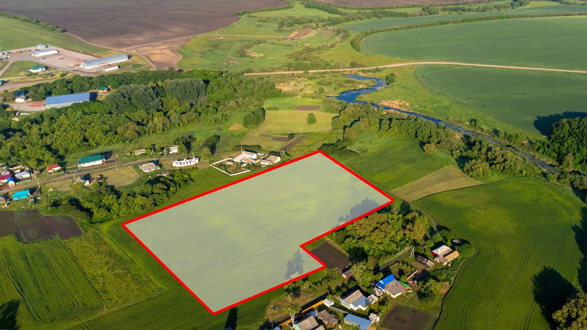 Utrata części nieruchomości przez źle postawiony płot. Wystarczy brak reakcji, aby stracić część działki