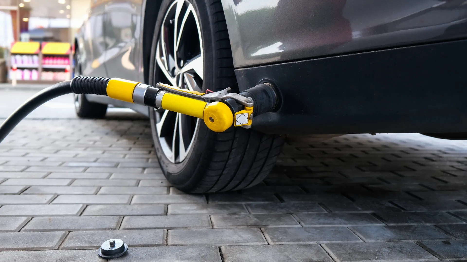 Objęcie autogazu (LPG) ceną maksymalną w ramach pakietu CPN – miliony kierowców wreszcie zapłacą mniej za paliwo?