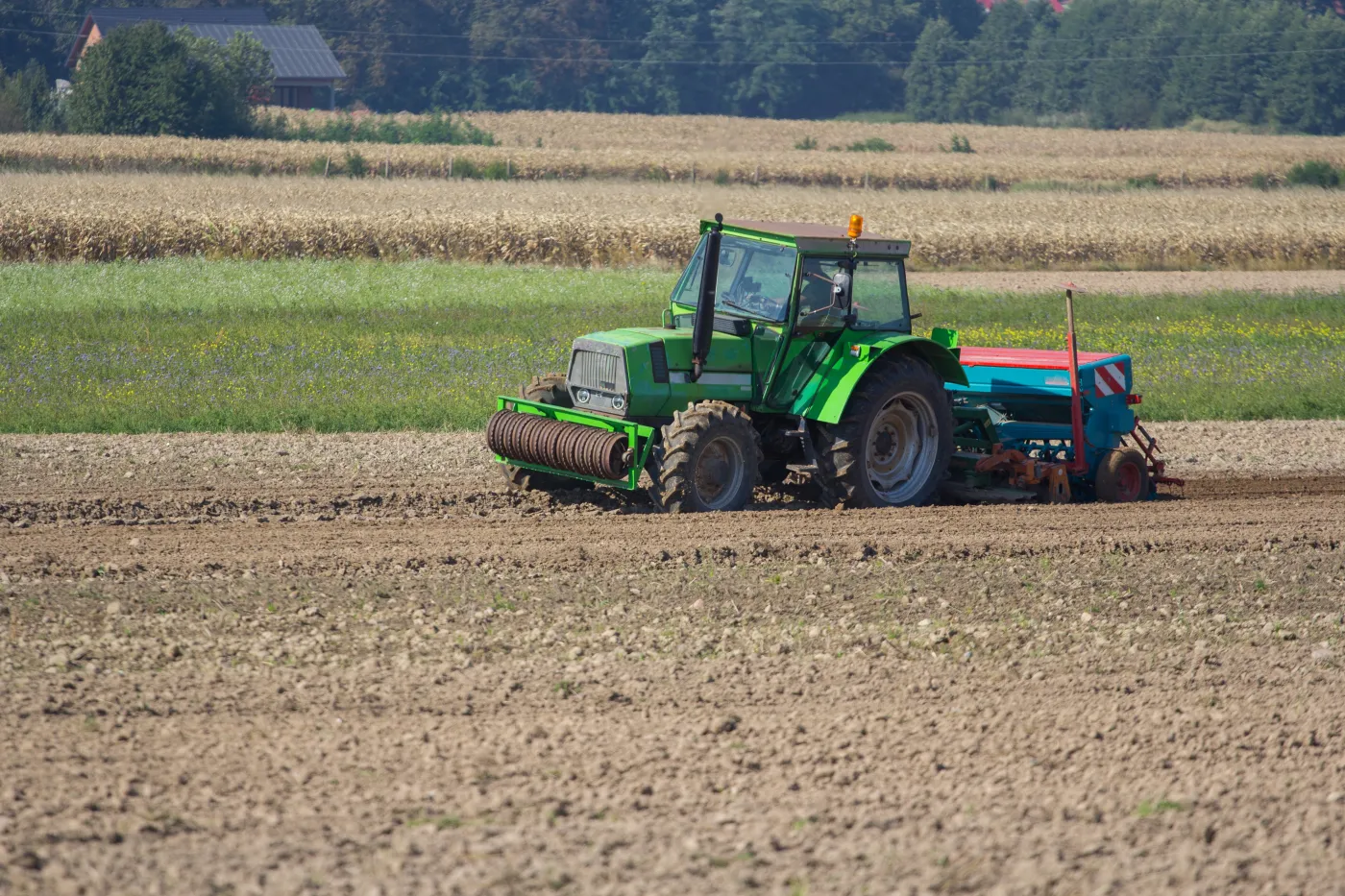 rolnik. farmer, pole, traktor, ziemia