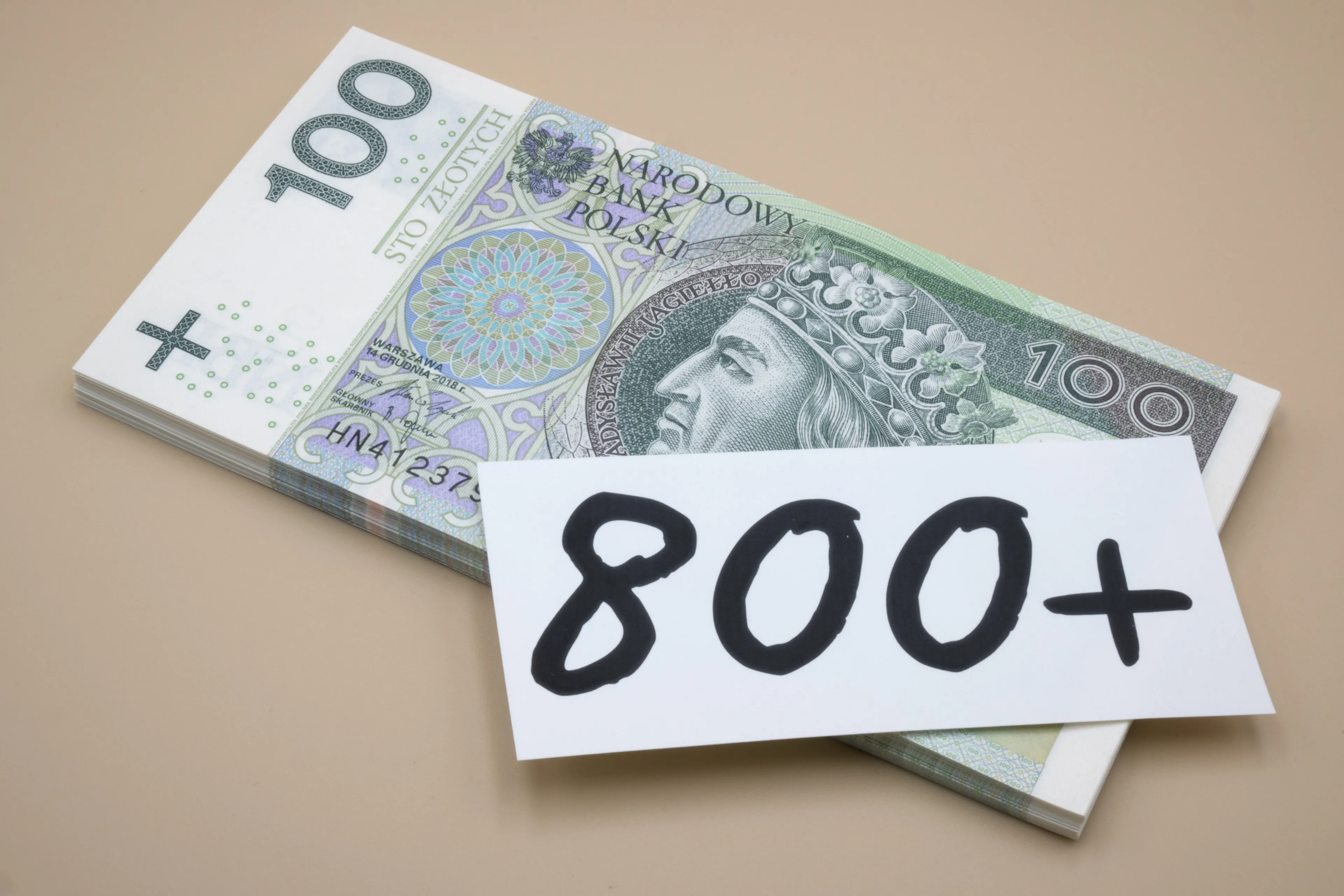 Koniec 800 plus 1 czerwca 2026. ZUS nie wypłaci już świadczenia 800 plus, jeżeli nie spełnisz jednego warunku