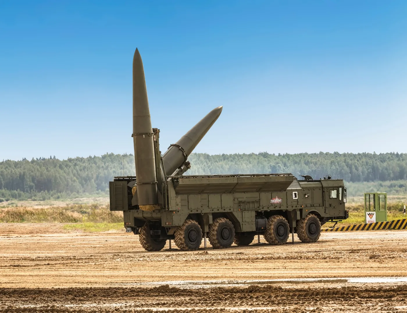 Seria celnych uderzeń "Iskanderów": zniszczone drony i wyrzutnia S-300, uszkodzony kontenerowiec. Setki ofiar ataków.