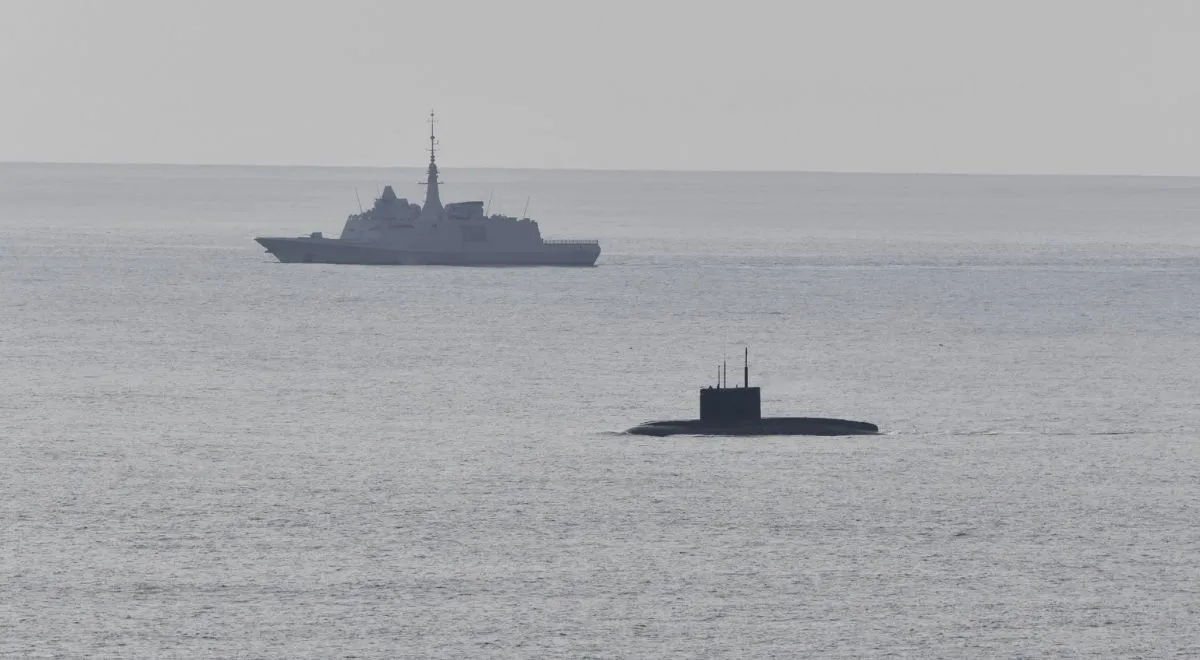 Awaria rosyjskiej łodzi podwodnej. Gdy się wynurzyła, NATO wzięło ją na celownik