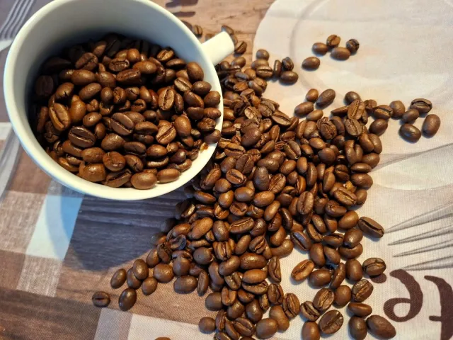 Kawa coraz droższa. Polacy zapłacą nawet 120 zł za kilogram – tańsze zakupy dopiero w 2026 roku?