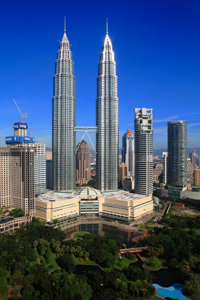 petronas_310443.jpg