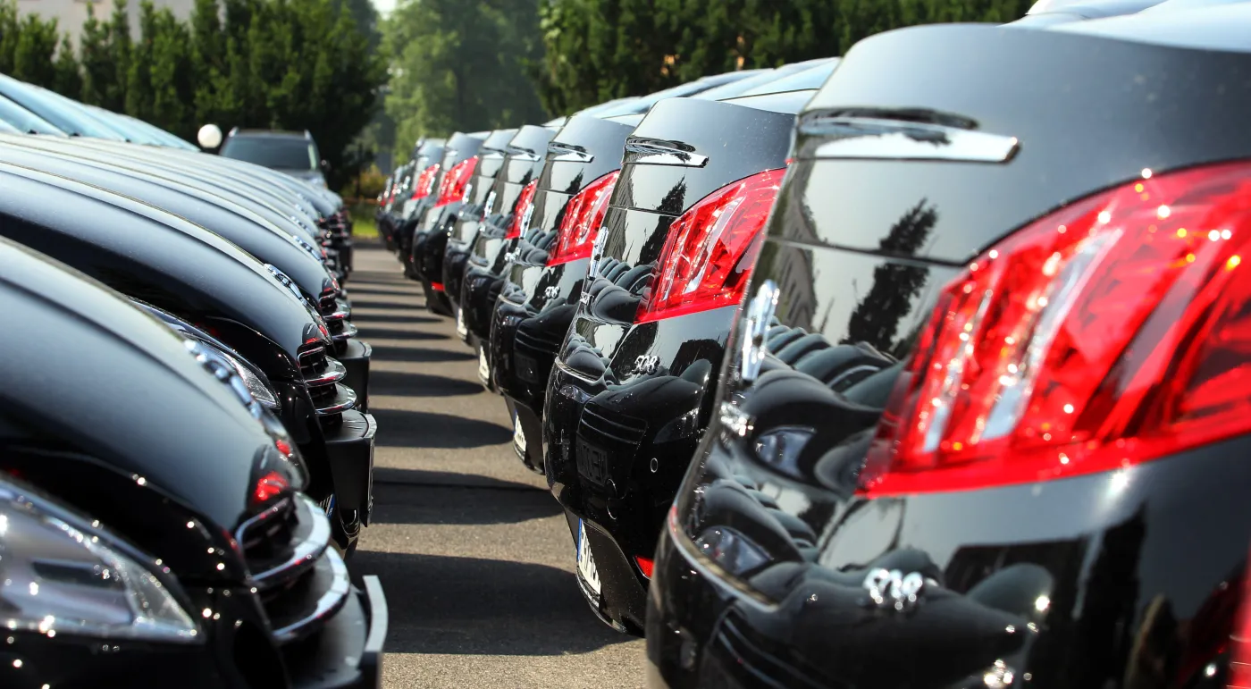 Polska prezydencja 2011: dostarczono ponad 100 aut Peugeot i karty paliwowe Orlenu