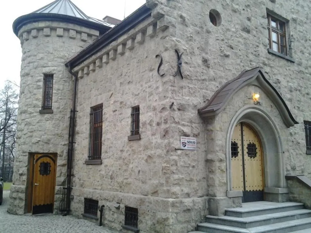 Za cenę kawalerki można kupić zabytkowy dwór