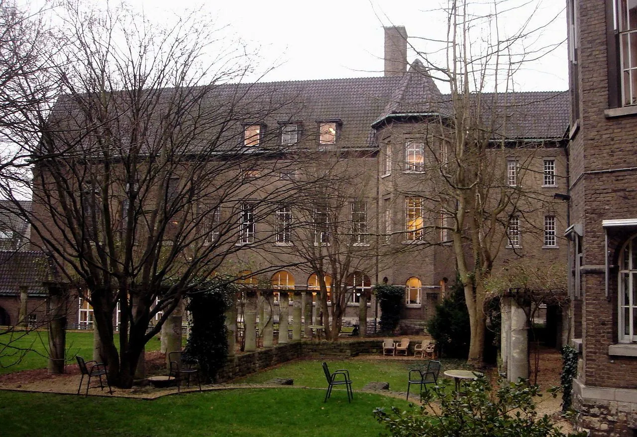 1380850-maastricht-university-wydzial-ekonomii.jpg