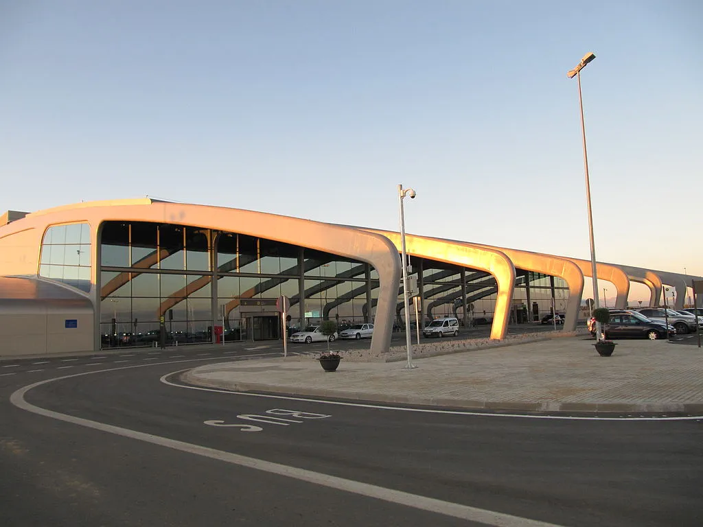 1439094-nowy-terminal-lotniska-leon-w-hiszpanii.jpg